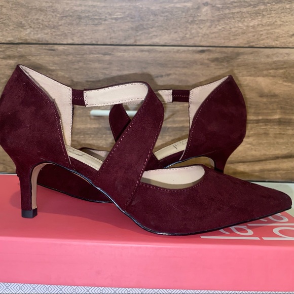 Low heel pointy toe shoes never worn - Picture 2 of 2